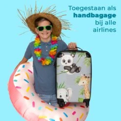 NoBoringSuitcases.com® Koffer - Jungle - Panda - Olifant - Giraffe - Kinderen - Past Binnen 55x40x20 Cm En 55x35x25 Cm - Handbagage - Trolley - Fotokoffer - Cabin Size - Print -Bagageopslag 1200x1200 336