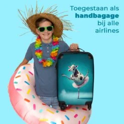 NoBoringSuitcases.com® Koffer - Koe - Ballet - Rok - Portret - Dieren - Trolley Op Wieltjes - Handbagagekoffer - Past Binnen 55x40x20 Cm En 55x35x25 Cm - Reiskoffer -Bagageopslag 1200x1200 358