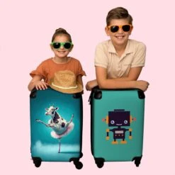 NoBoringSuitcases.com® Koffer - Koe - Ballet - Rok - Portret - Dieren - Trolley Op Wieltjes - Handbagagekoffer - Past Binnen 55x40x20 Cm En 55x35x25 Cm - Reiskoffer -Bagageopslag 1200x1200 361