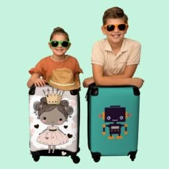 NoBoringSuitcases.com® Kinderkoffer - Trolley Op Wieltjes - Prinses - Hartjes - Kroon - Roze - Meisjes - Koffer Meisje - Past Binnen 55x40x20 Cm En 55x35x25 Cm - Reiskoffer - Fotokoffer -Bagageopslag 1200x1200 385