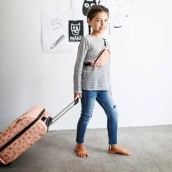 Reisenthel Trolley XS Kids Reiskoffer Kind - Maat XS - 12L - Cats&Dogs Rose Roze 12 Reisenthel Trolley XS Kids Reiskoffer Kind - Maat XS - 12L - Cats&Dogs Rose Roze -Bagageopslag 1200x1200 394