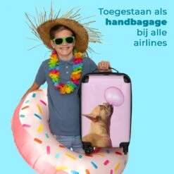 NoBoringSuitcases.com® Kinderkoffer - Hond - Dieren - Kauwgom - Roze - Kinderen - Trolley Kinderen - Past Binnen 55x40x20 Cm En 55x35x25 Cm - Reiskoffer Met Wielen - Koffertje -Bagageopslag 1200x1200 399