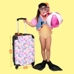 NoBoringSuitcases.com® Koffer Groot - Eenhoorn - Meisje - Patroon - Hartje - Trolley Koffer Met TSA-slot - Met Wielen - 90 Liter - Reiskoffer - 66 Cm 13 NoBoringSuitcases.com® Koffer Groot - Eenhoorn - Meisje - Patroon - Hartje - Trolley Koffer Met TSA-slot - Met Wielen - 90 Liter - Reiskoffer - 66 Cm -Bagageopslag 1200x1200 700