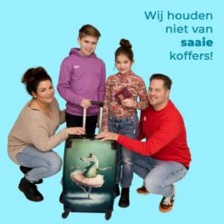 NoBoringSuitcases.com® Koffer Groot - Krokodil - Kroon - Goud - Ballet - Portret - Trolley Koffer Met TSA-slot - Met Wielen - 90 Liter - Reiskoffer - 66 Cm 12 NoBoringSuitcases.com® Koffer Groot - Krokodil - Kroon - Goud - Ballet - Portret - Trolley Koffer Met TSA-slot - Met Wielen - 90 Liter - Reiskoffer - 66 Cm -Bagageopslag 1200x1200 727