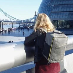 CabinMax Manhatten – Handbagage 20L – Rugzak – Schooltas - 40x20x25 Cm – Compact Reistas – Lichtgewicht – Grijs/Geel -Bagageopslag 1200x1200 876