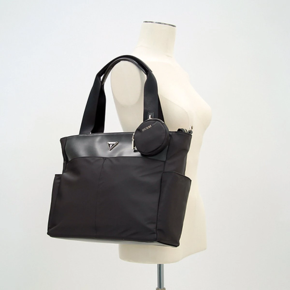 Guess Reistas / Weekendtas - 32 X 44 X 7 Cm - 10 Liter - Eco Gemma - Zwart 8 Guess Reistas / Weekendtas - 32 X 44 X 7 Cm - 10 Liter - Eco Gemma - Zwart - Afbeelding 8