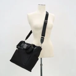 Guess Reistas / Weekendtas - 32 X 44 X 7 Cm - 10 Liter - Eco Gemma - Zwart 19 Guess Reistas / Weekendtas - 32 X 44 X 7 Cm - 10 Liter - Eco Gemma - Zwart -Bagageopslag 1200x1200 922