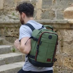 CabinMax Metz Reistas – Handbagage 20L – Rugzak – Schooltas - 40x25x20 Cm – Compact Backpack – Lichtgewicht – Oxide Rood 24 CabinMax Metz Reistas – Handbagage 20L – Rugzak – Schooltas - 40x25x20 Cm – Compact Backpack – Lichtgewicht – Oxide Rood -Bagageopslag 1200x1200 992