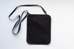 Groene Berg Nektasje - Reistas - Paspoorthouder Met RFID Blokkering - Reisportemonnee - Zwart -Bagageopslag 1200x800 82