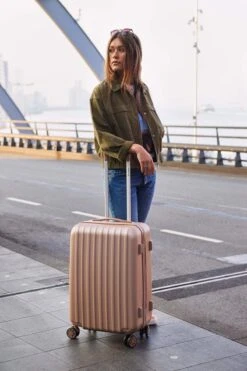 Decent Tranporto-One Reiskoffer 66 Cm - Zalmroze 31 Decent Tranporto-One Reiskoffer 66 Cm - Zalmroze -Bagageopslag 800x1200 40