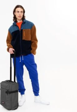 Eastpak TRANVERZ XXS Reiskoffer, Handbagage (45 X 32 X 20 Cm) - Black Denim -Bagageopslag 830x1200