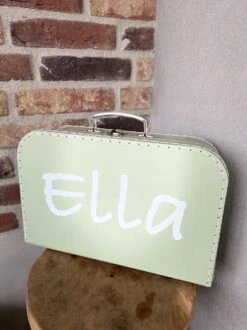 Merkloos Koffertje Karton Groen Maat L Met Eigen Opdruk - Met Naam -Bagageopslag 899x1200 3