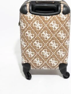 Guess Wilder 18 In Suitcase -Bagageopslag 907x1200 1