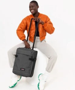 Eastpak TRANVERZ XXS Reiskoffer, Handbagage (45 X 32 X 20 Cm) - Black Denim -Bagageopslag 991x1200